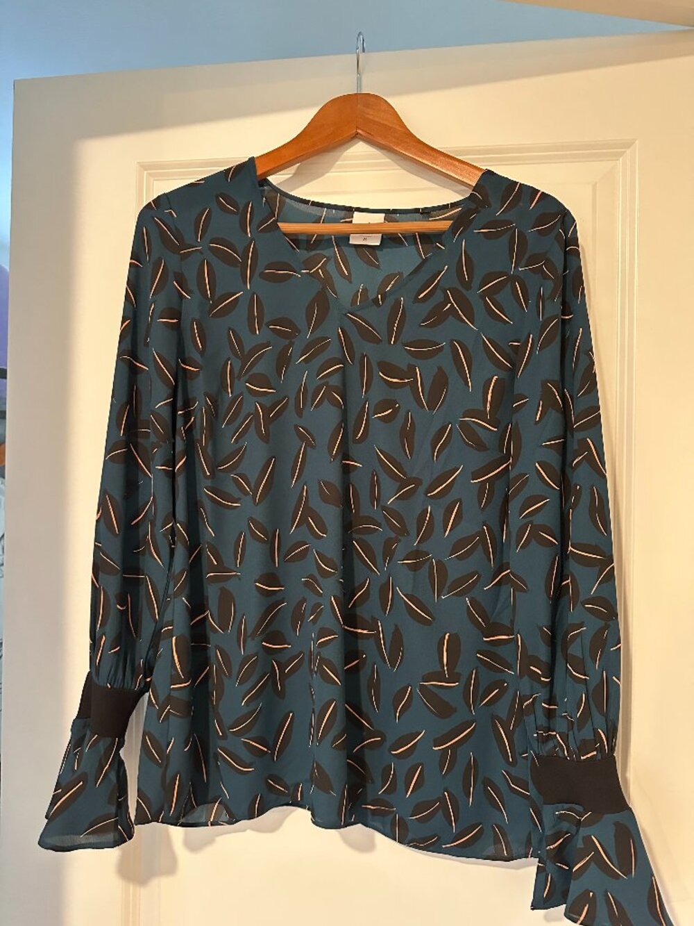 CAbi Women's Blouse Long Sleeved